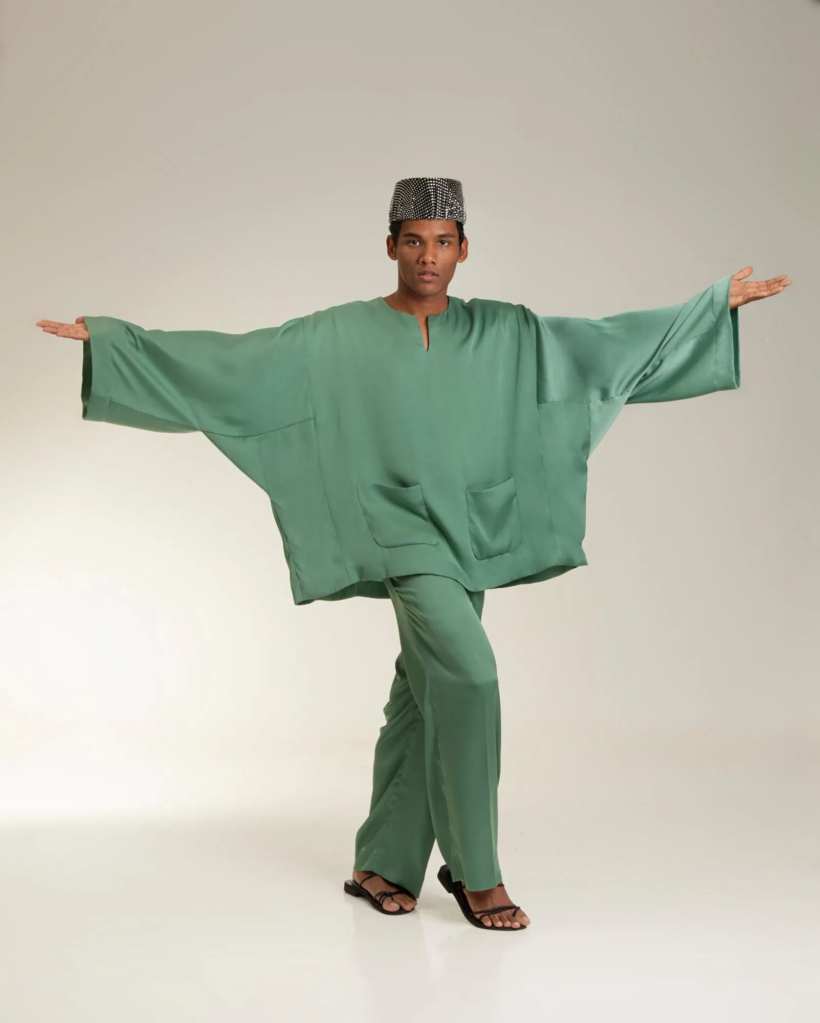 Baju Melayu Oversaiz Viral Teluk Belanga Set (Fern Satin Crepe)