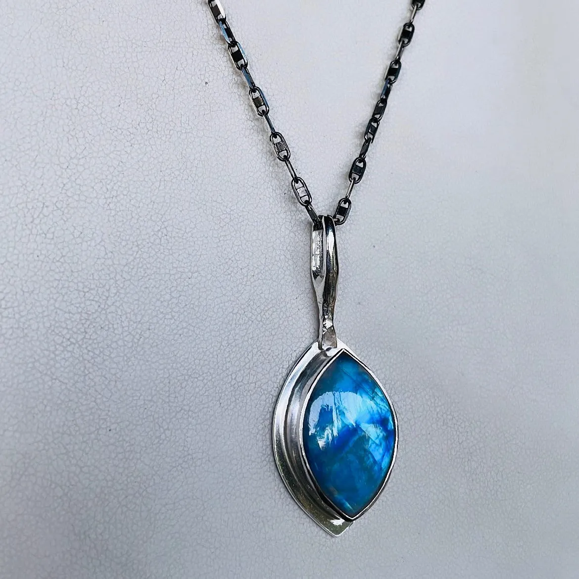 Vertical Eye rainbow moonstone necklace